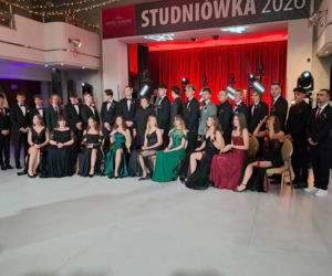 Tak bawili się maturzyści na studniówce skarżyskiego Erbla. Kreacje jak z czerwonego dywanu