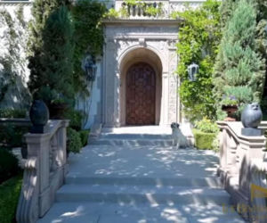 Słynna posiadłość Ozzy'ego Osbourne'a trafiła na sprzedaż! Gwiazdorski luksus za KOLOSALNĄ sumę!