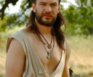 Michał Żebrowski od lat wciela się w Falkowicza w Na dobre i na złe. Już na początku kariery aktorskiej był bożyszczem kobiet [GALERIA]