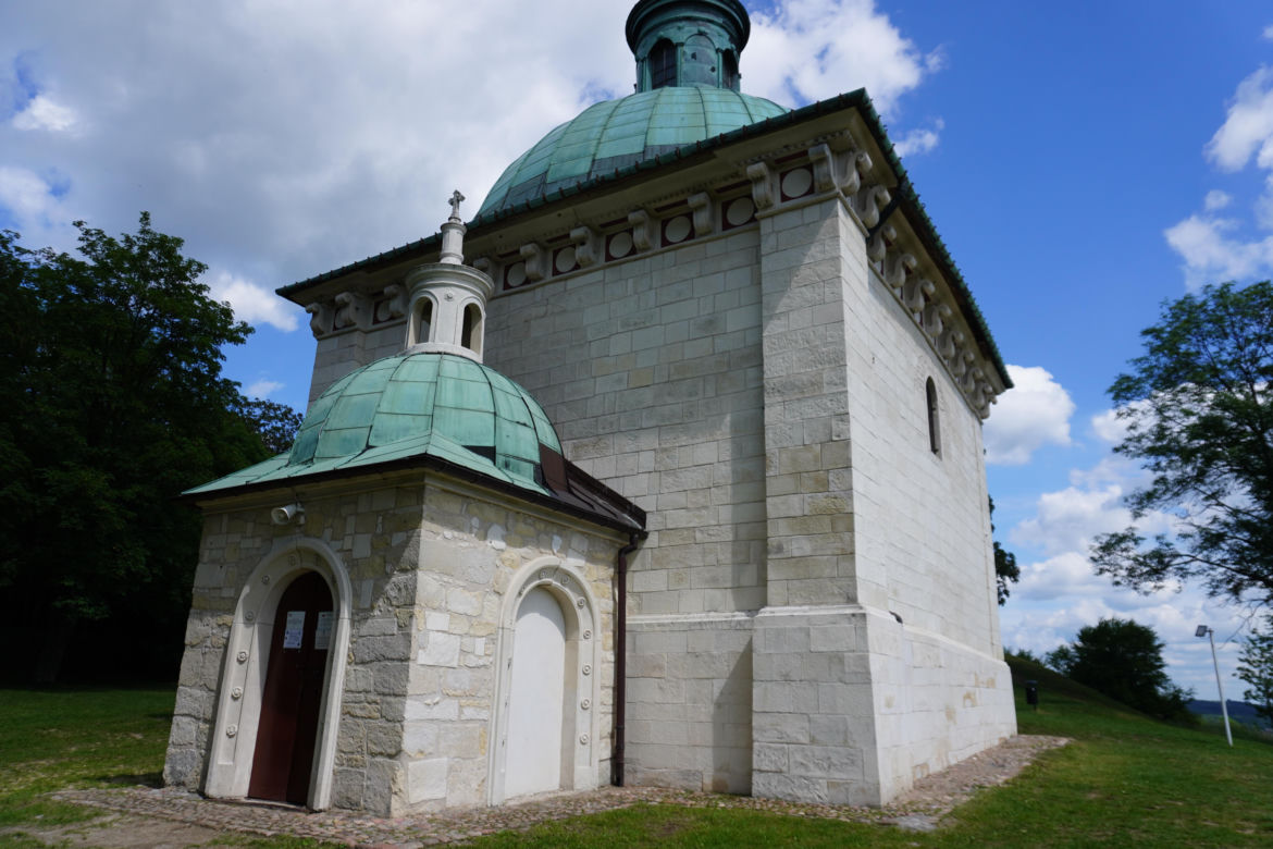 To miasto w woj. świętokrzyskim ma jeden z najpiękniejszych rynków. Czaruje też zabytkową kaplicą
