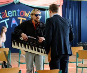 O mnie się nie martw 2 odcinek 11. Krzysiek Małecki (Paweł Domagała),  Marcin Kaszuba (Stefan Pawłowski)
