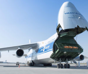 Gigantyczny samolot na lotnisku Chopina