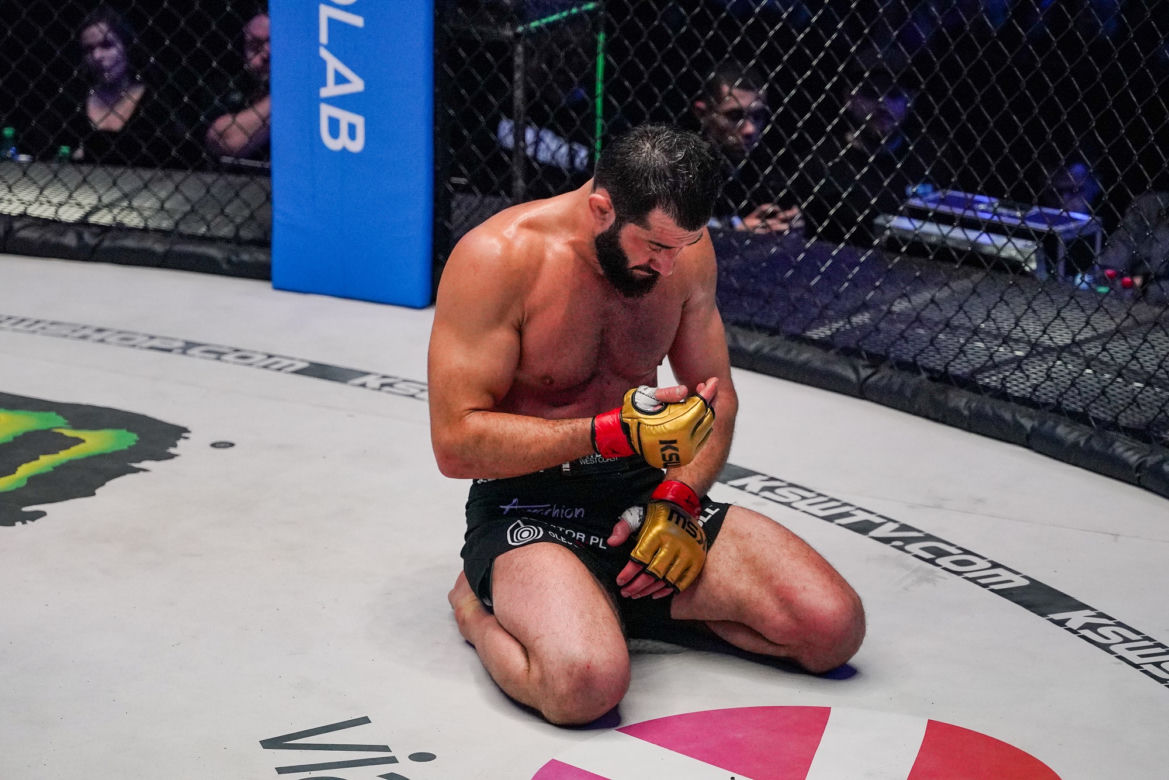Mamed Khalidov zmienił się w staruszka