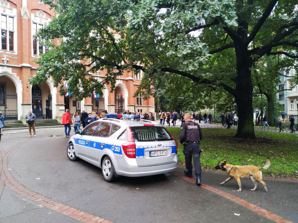Alarm bombowy w Collegium Novum na Uniwersytecie Jagiellońskim