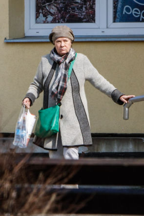 Kotulanka wyrzuca flaszkę