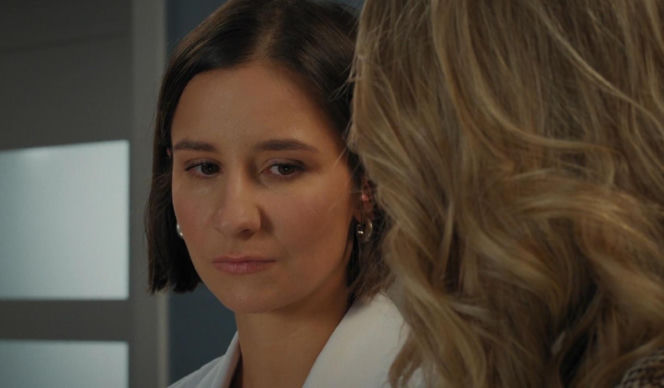 M jak miłość odc. 1931. Agnes (Amanda Mincewicz), Judyta (Paulina Chruściel)