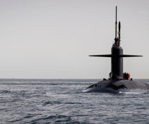 Wojna pałaców o atomowy guzik. Czyj parasol nuklearny ochroni Polskę: francuski czy amerykański?