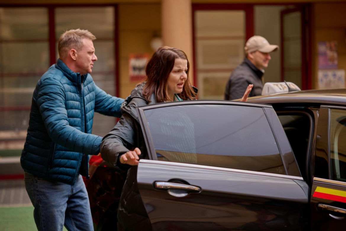 Na Wspólnej odc. 4032: Marta (Joanna Jabłczyńska), Kamil (Kazimierz Mazur)