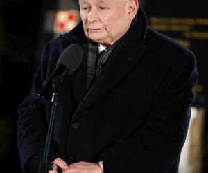 Jarosław Kaczyński w Starachowicach – Hołd dla Matki i Refleksje o Polsce