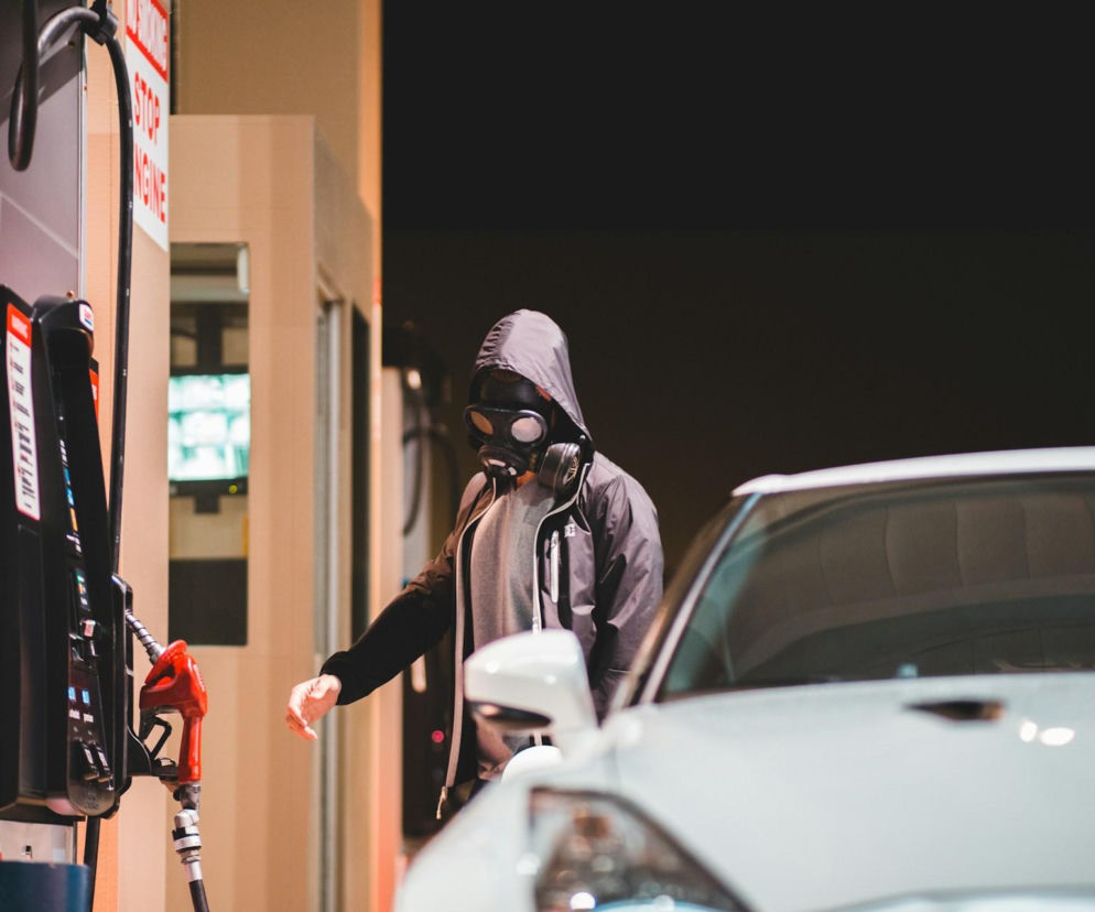 Regularnie kradł paliwo i olej z samochodów zaparkowanych w Iławie