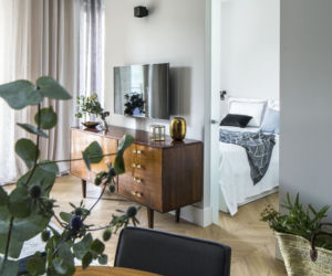 Salon z kuchnią w kawalerce