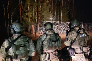 Sytuacja na granicy. Rosjanin do Polaków: Ksiądz nie wpuści was na próg kościoła [ZAPIS RELACJI NA ŻYWO]
