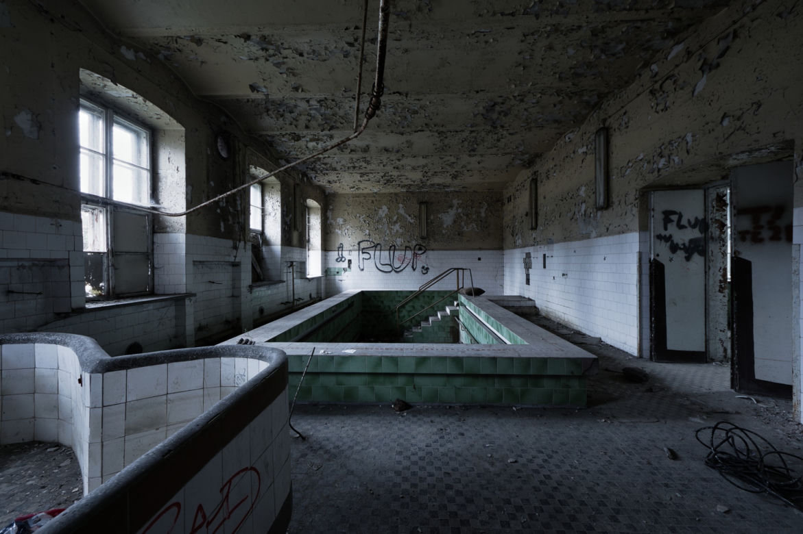 Opuszczony szpital wojskowy na Podkarpaciu. Sceneria jak z horroru