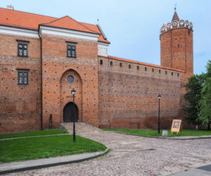 W tym mieście w województwie łódzkim znajduje się środek Polski. Arabski geograf nazwał je Nowymgrodem