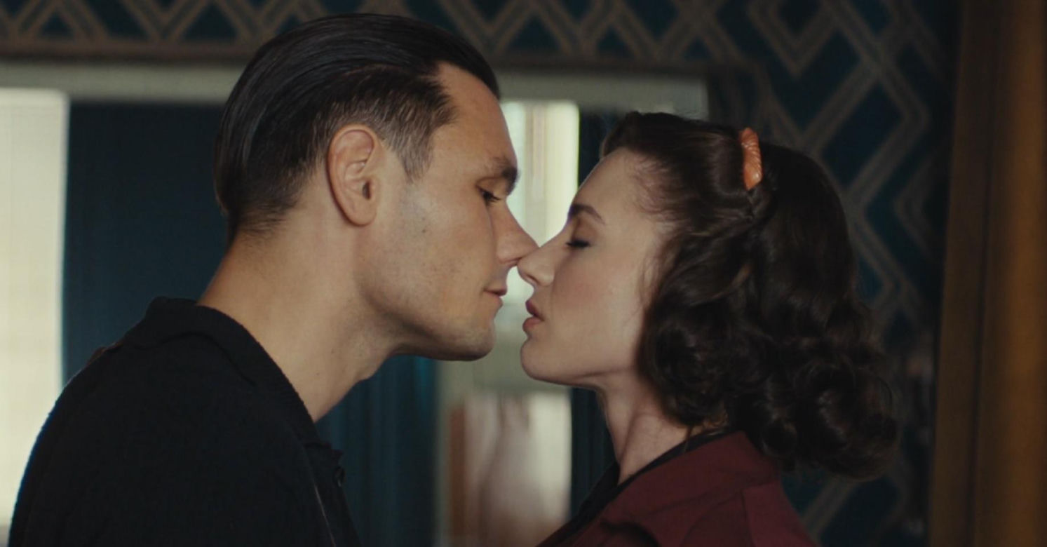 	Zatoka szpiegów 2 odc. 15. Eva (Sonia Mietielica), Franz (Bartosz Gelner)