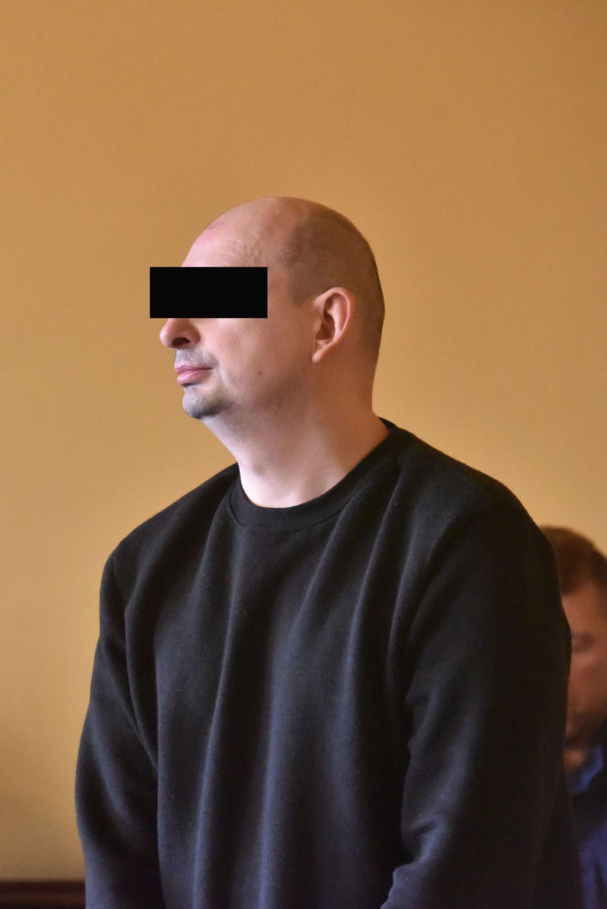 „Pan Frytka” i jego kolega stanęli przed sądem za brutalny gwałt w Toruniu