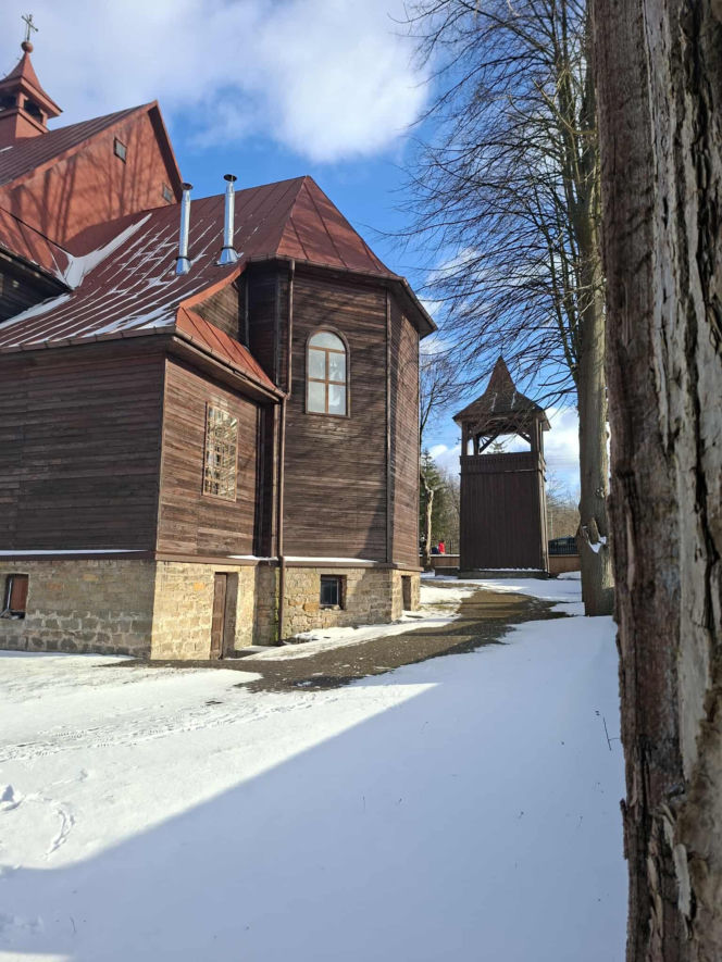 Parszów. Drewniany kościół pw. Zesłania Ducha Świętego