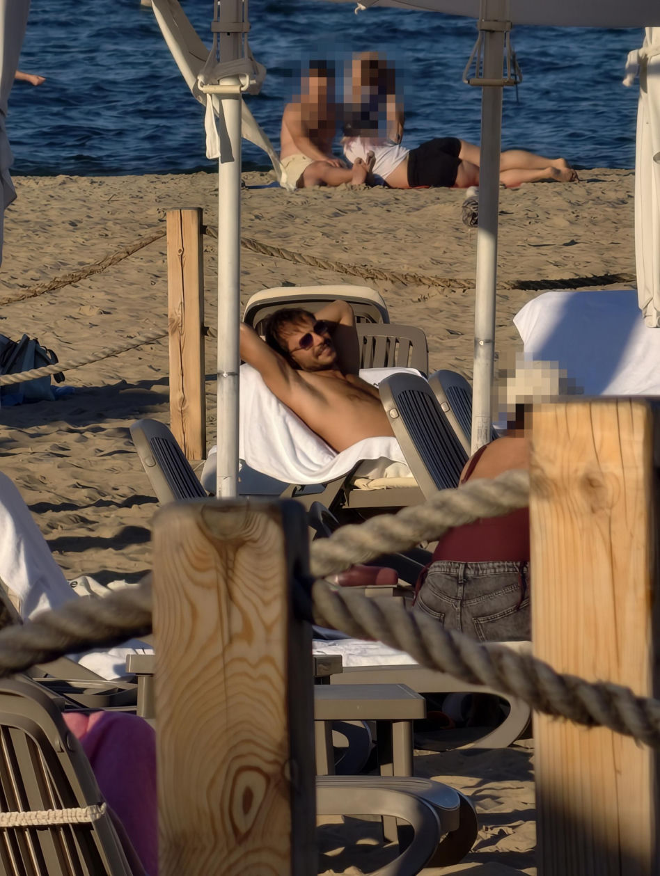 Mateusz Banasiuk na plaży w Sopocie. Tak wyglądał, gdy zrzucił koszulkę!