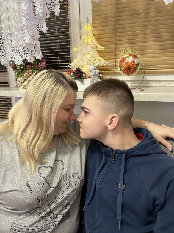 Koledzy niechcący powiesili 12-letniego Kubę. Tragiczny finał zabawy. Mama i syn dzielnie walczą o zdrowie