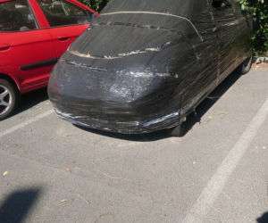 Poznań: Ktoś spakował auto do drogi. Nietypowy widok!