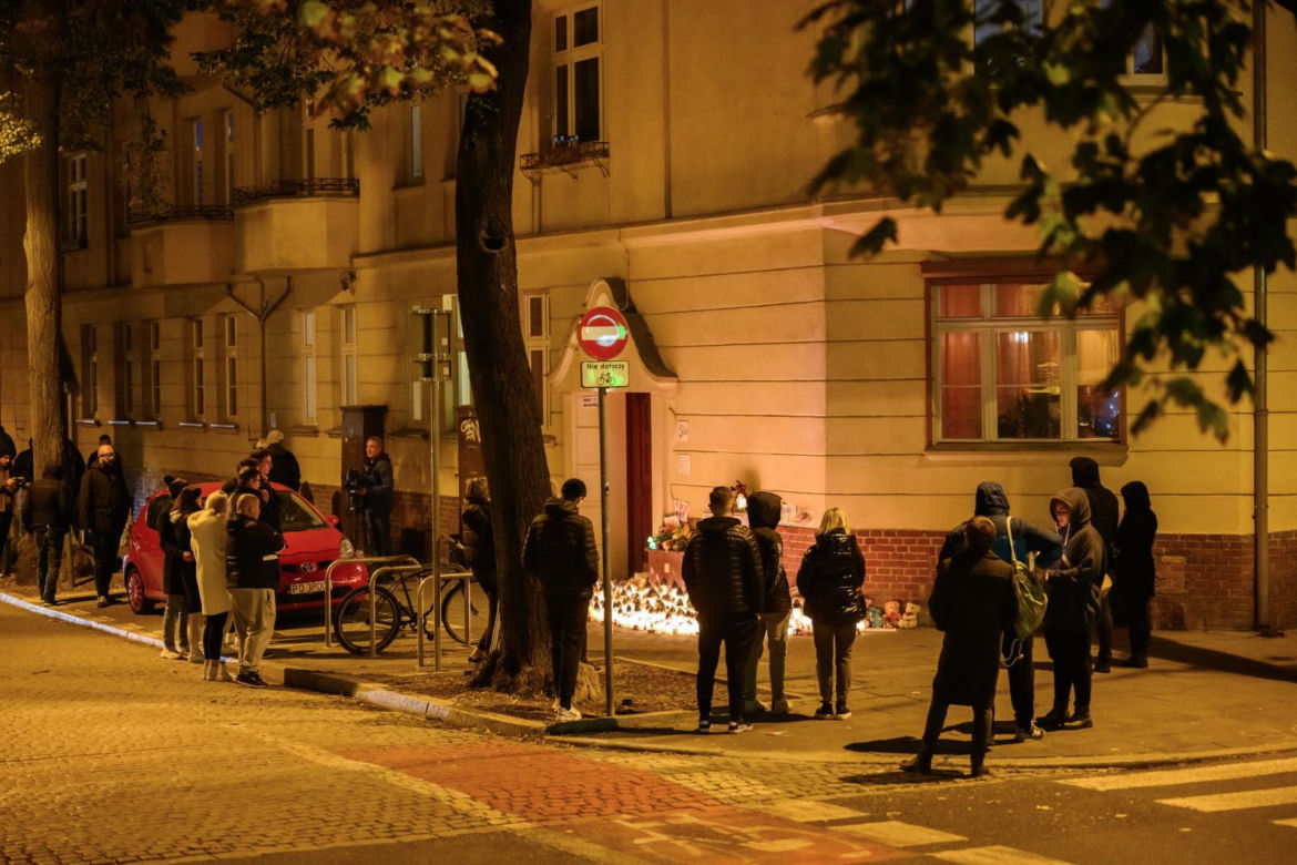 Poznań pogrążony w żałobie po morderstwie 5-latka. Tak poznaniacy żegnają ofiarę nożownika