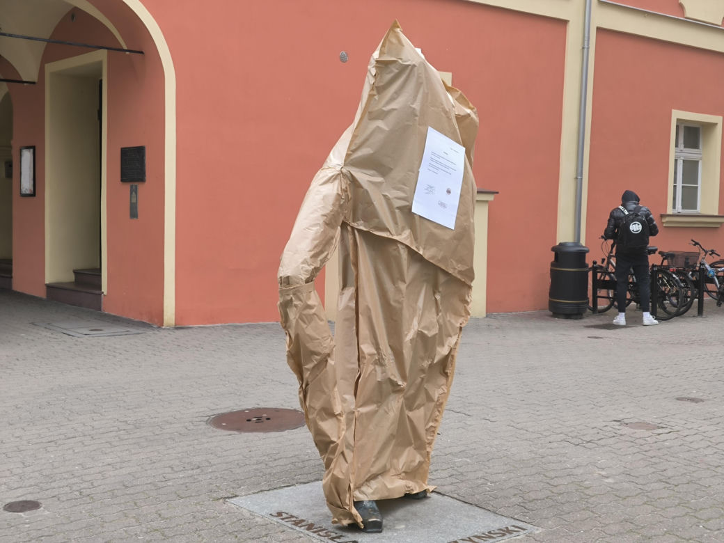 Co się stało z pomnikiem króla?
