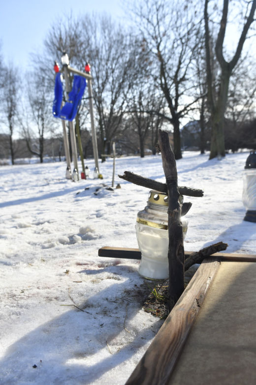 Mieszkańcy opłakują 12-latka, który zabił się na sankach