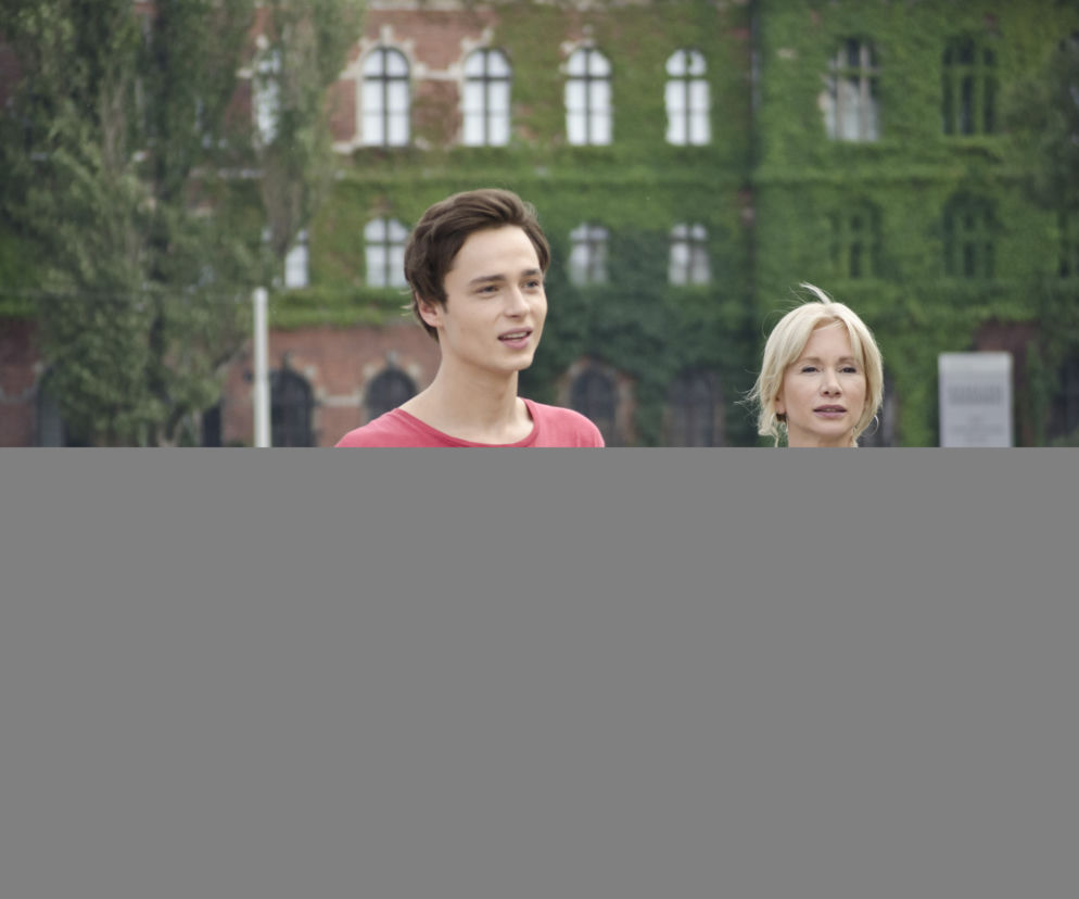 Pierwsza miłość. Ewa (Ewa Gawryluk), Krystian (Patryk Pniewski)
