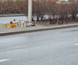 To tu zginęli Weronika i Sebastian. Na miejscu wypadku płoną znicze