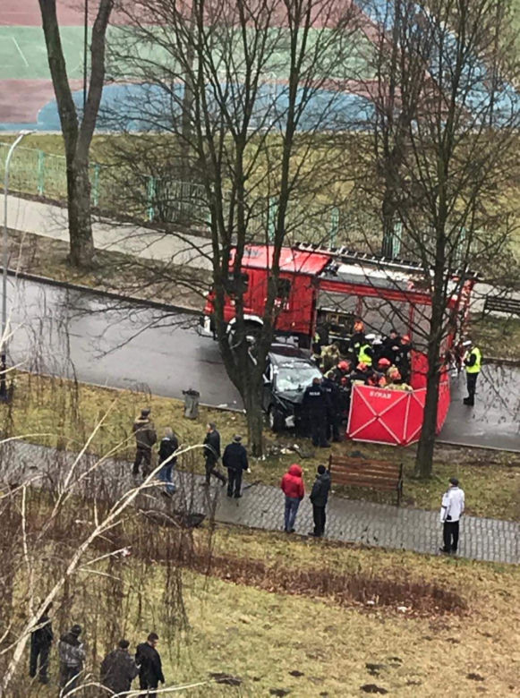 KOSZMARNY wypadek w Krakowie! Młody kierowca zginął na miejscu 