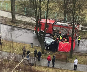 KOSZMARNY wypadek w Krakowie! Młody kierowca zginął na miejscu 