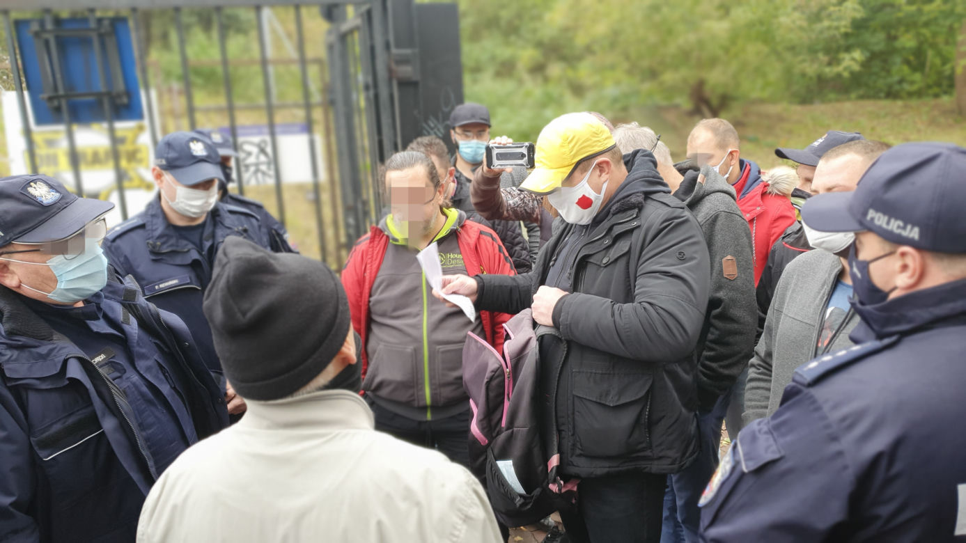 Policja przed stadionem Skry. Siłowe przejęcie