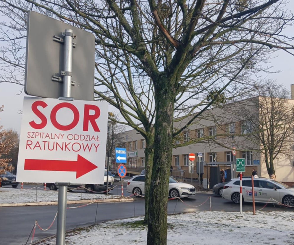 Plaga poślizgnięć w Kujawsko-Pomorskiem. Pan Michał godzinę czekał na karetkę. Upadając złamał kość udową