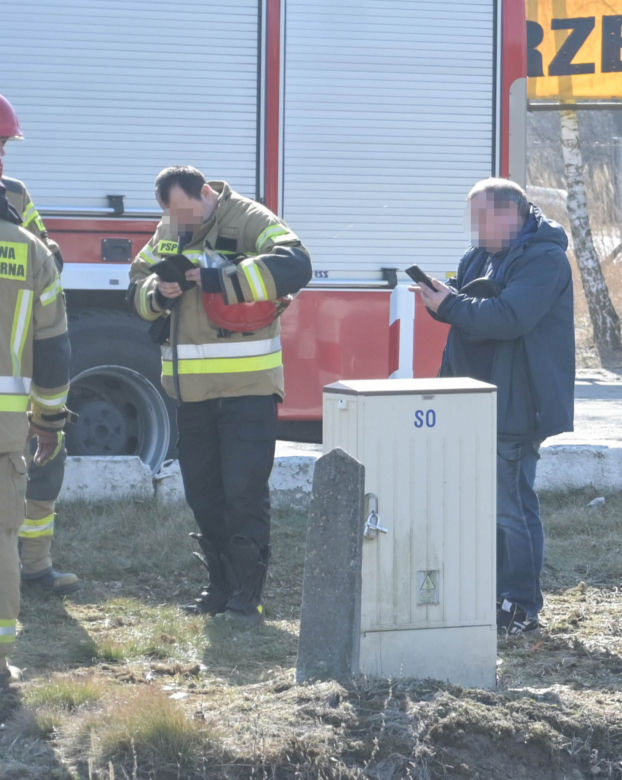 Wjechał wprost pod nadjeżdżający pociąg. Przeżył, ale chwilę później powiesił się w garażu. Dramat pod Grudziądzem
