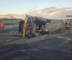 Pijany operator ładowarki skończył jazdę w rowie (24.04.2026)