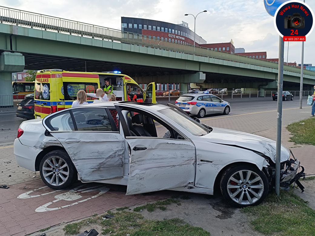 Wypadek w Al. Jerozolimskich. Kierowca z epilepsją wjechał w barierki