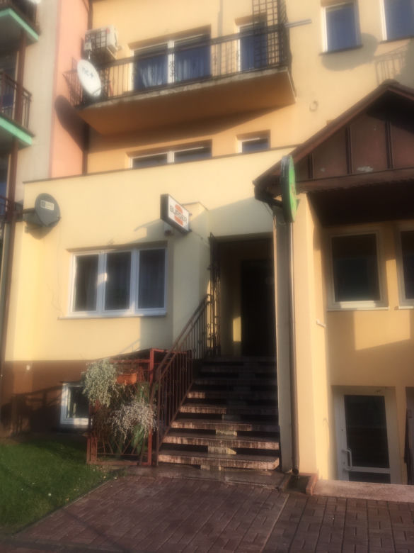 Były pracownik pizzerii zabawiał się w ducha