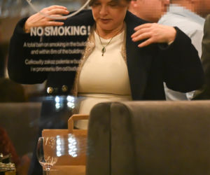 Monika Richardson z dzieckiem i pieskiem