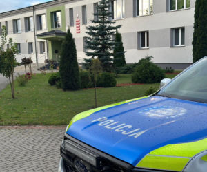 Zgłoszenie o nożu i bombie. Kolejny alarm w szkole w woj. podlaskim