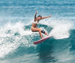 Surferka Blaze Roberts