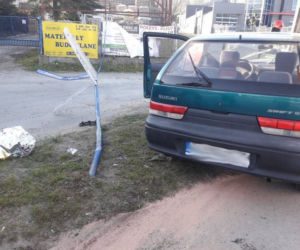 Nowy Sącz. Na ulicy Węgierskiej kierowca suzuki uderzył w słup