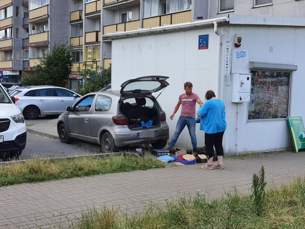 Jatka na warszawskim bazarze. Pobili mnie bo sprzedawałem czereśnie