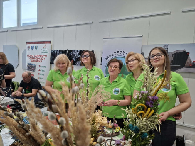 Starachowice tętnią tradycją! Trwa pierwszy Festiwal Kół Gospodyń i Gospodarzy Wiejskich „Lokalne pasje”