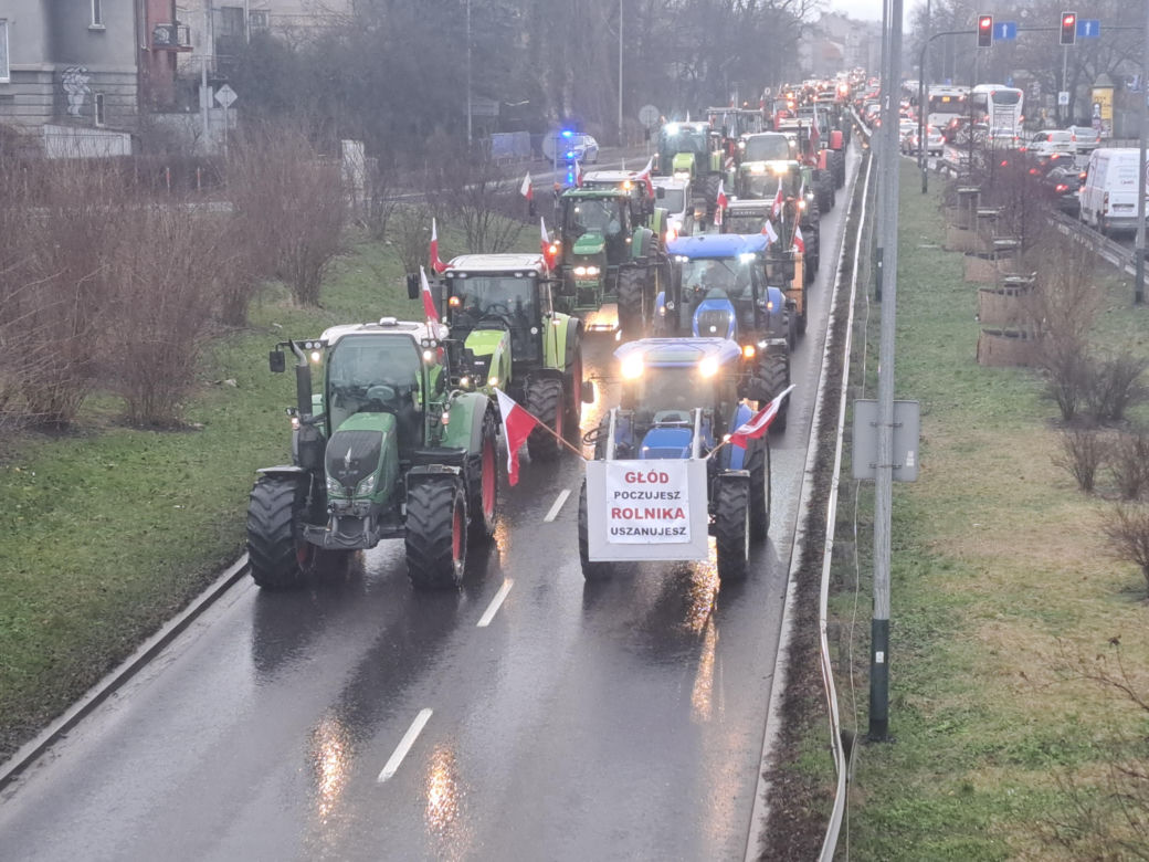 Strajk rolników w Krakowie. Kolumna liczyła ponad 400 maszyn