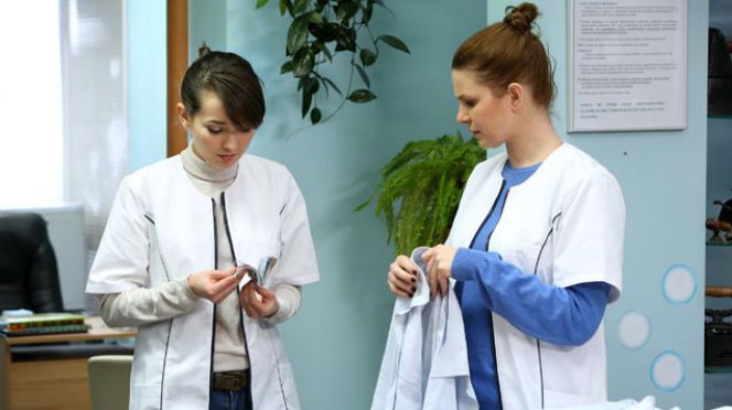 Barwy szczęścia odc. 1456. Danka (Aneta Todorczuk-Perchuć), Inka (Diana Krupa)