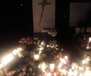Groby sławnych Polaków w dzień Wszystkich Świętych