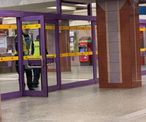 Tragedia na stacji metra Politechnika. Mężczyzna rzucił się pod pociąg