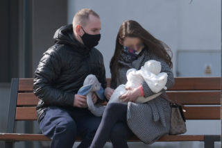 Te dziewczyny zawładnęły sercem ministra Andruszkiewicza! Tylko spójrzcie na te PRZESŁODKIE zdjęcia!