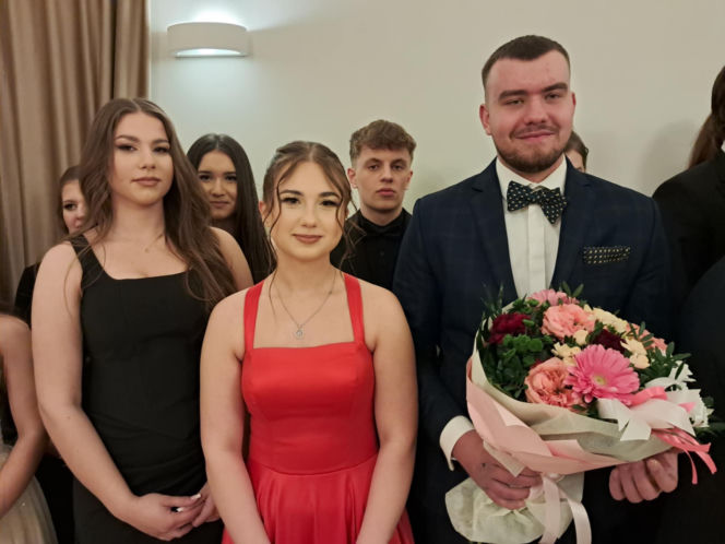 Studniówka 2026 maturzystów Zespołu Szkół Zawodowych nr 1 w Starachowicach