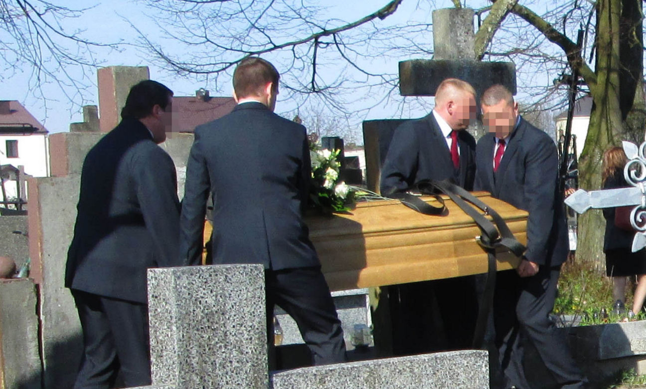 Razem się urodzili i razem zginęli. Audi bliźniaków roztrzaskało się o przydrożne drzewo 